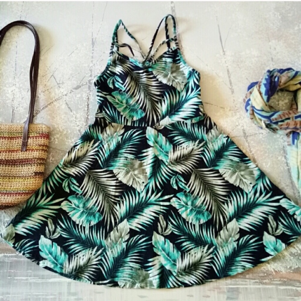 Victoria’s Secret Pink Tropical Strappy Dress M